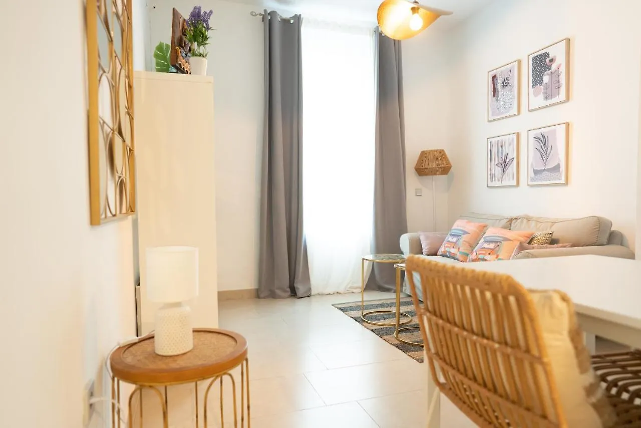 Gotoseville Altair Suites Apartman